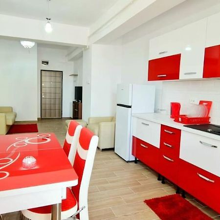 Red Accommodation Near Palas Mall Iasi Esterno foto