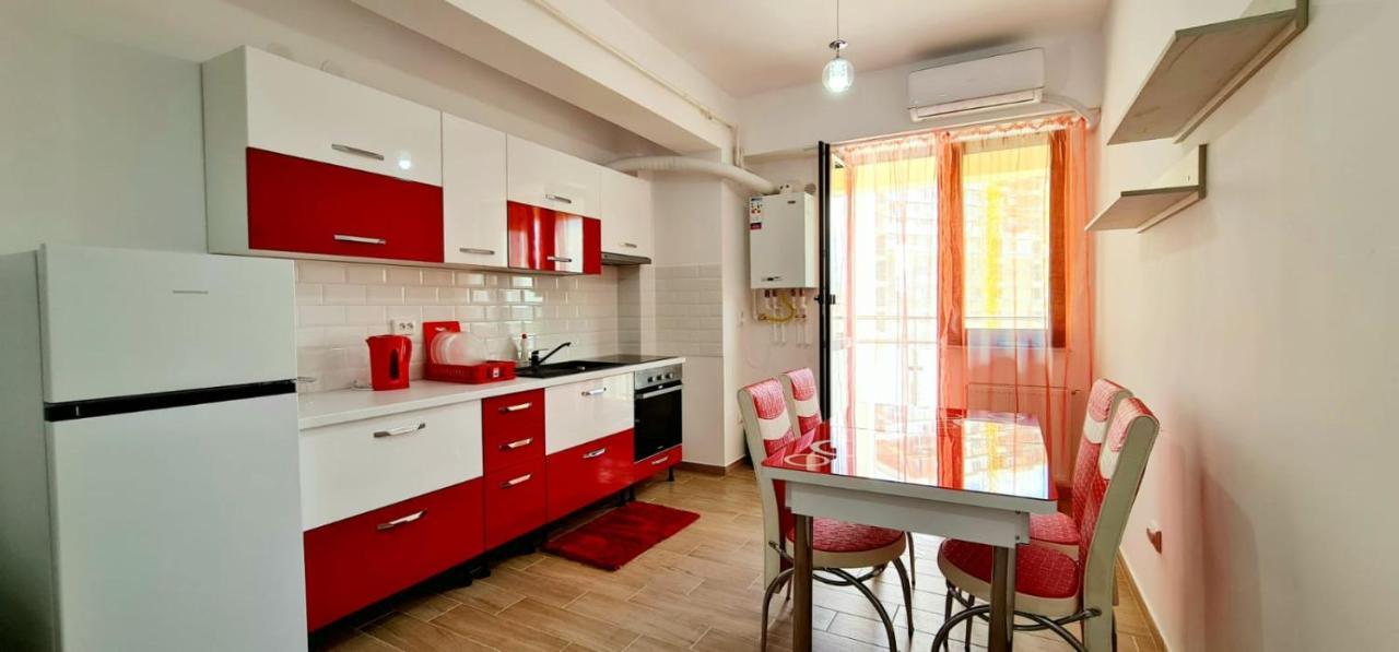 Red Accommodation Near Palas Mall Iasi Esterno foto