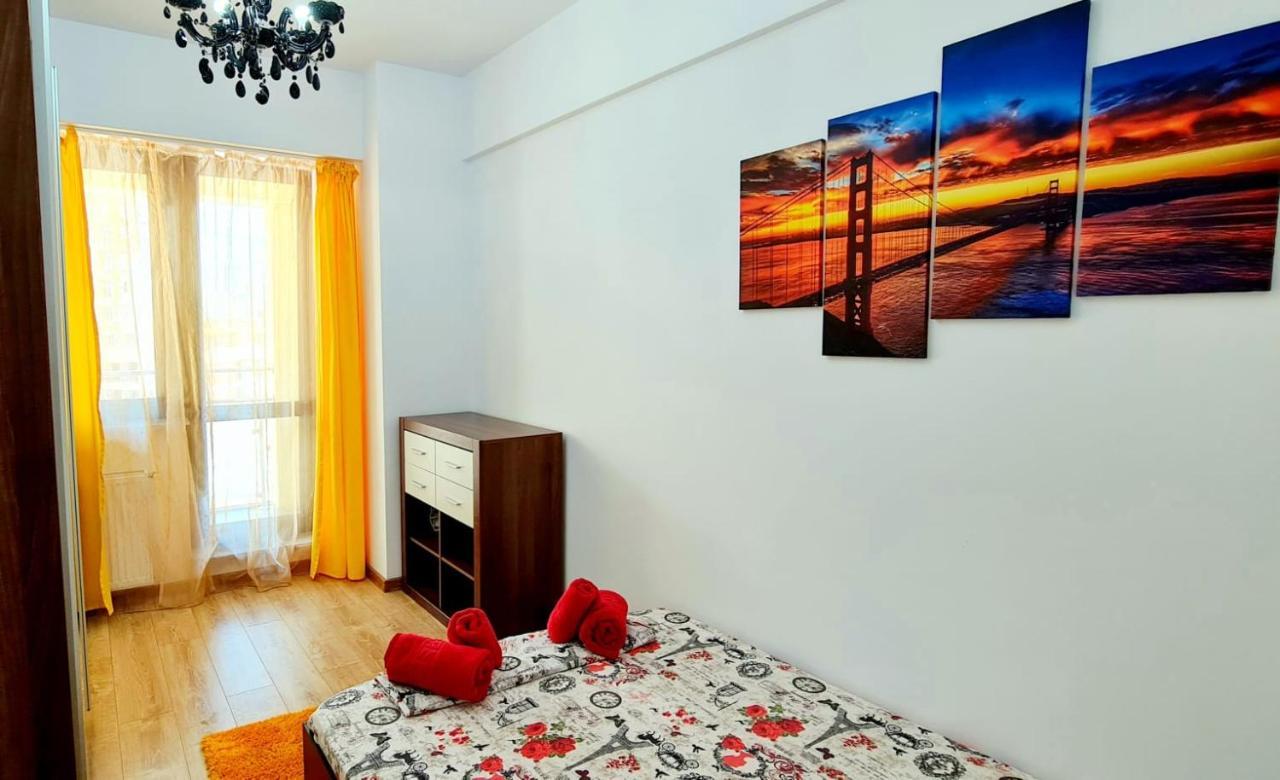 Red Accommodation Near Palas Mall Iasi Esterno foto