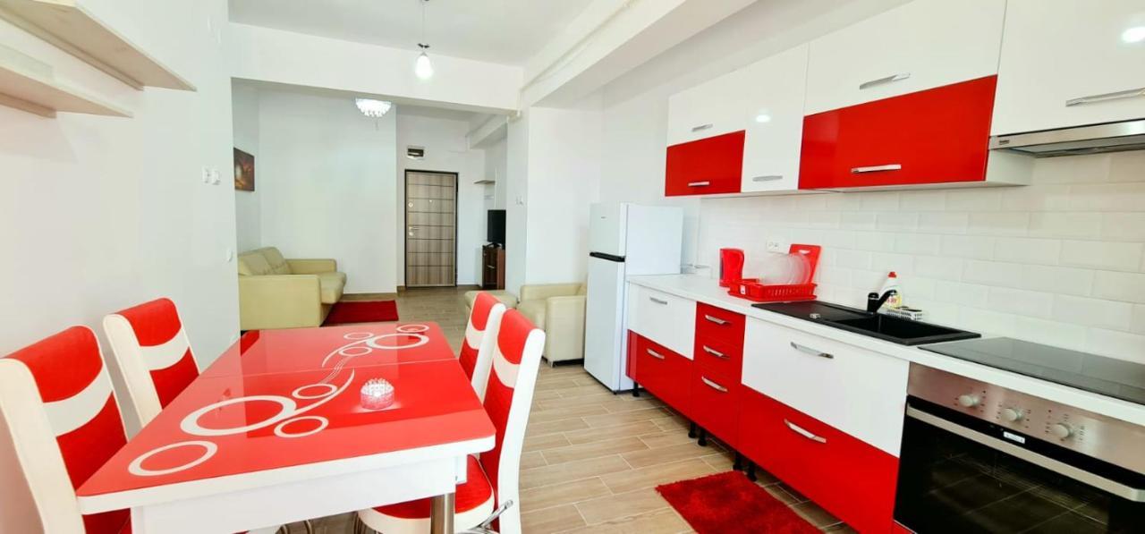 Red Accommodation Near Palas Mall Iasi Esterno foto